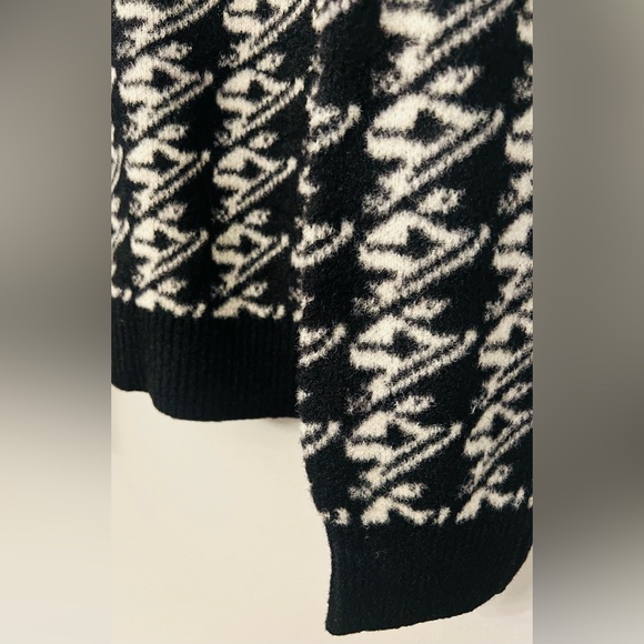 LOFT Black & White Soft Knit Sweater 🖤🤍 - Picture 2 of 3